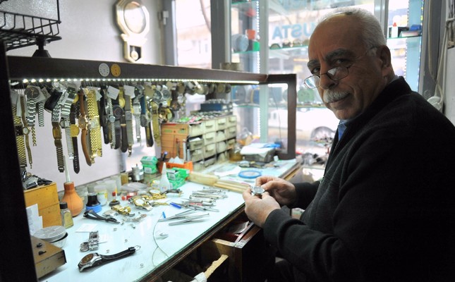 Turkish watchmaker 'happy' living in 50-year time warp

Time is an illusion to Albert Einstein but for  - Shared on English With News 1 June 2018, Friday.